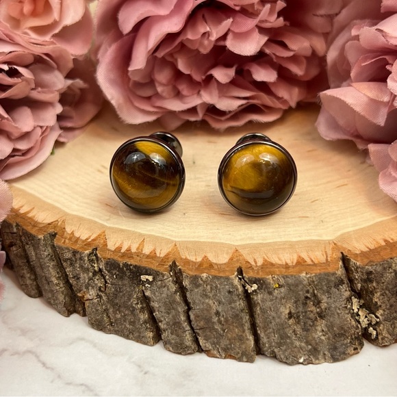 Elegant Round Brown & Gold Striped Tiger’s Eye Cufflinks - Picture 5 of 17
